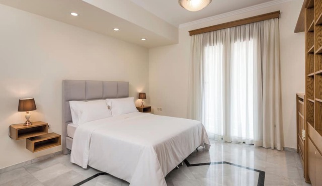 Soul of Sun - Spacious Luxury 90sqm Apt, 2 Baths, Center, Parking Available 900m