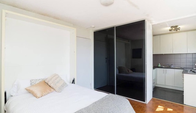 Leafy Paddington Studio with Harbour Views