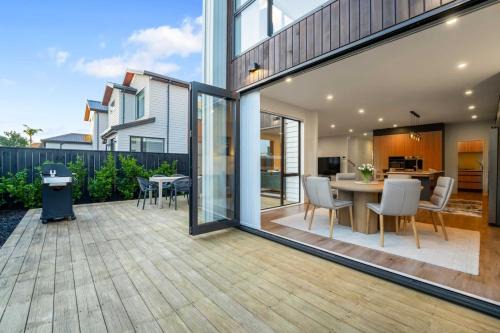 Hobsonville Family 5BR Sanctuary with Waterviews