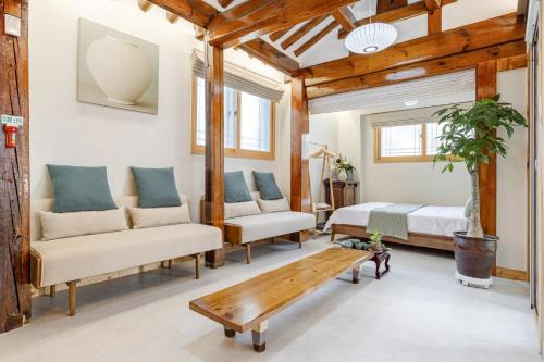 Private Traditional Hanok in Seoul Entire House , MemoryStay